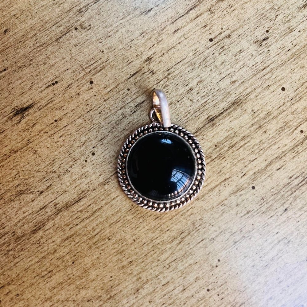 Black onyx pendant